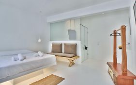 Arktos White Apartments